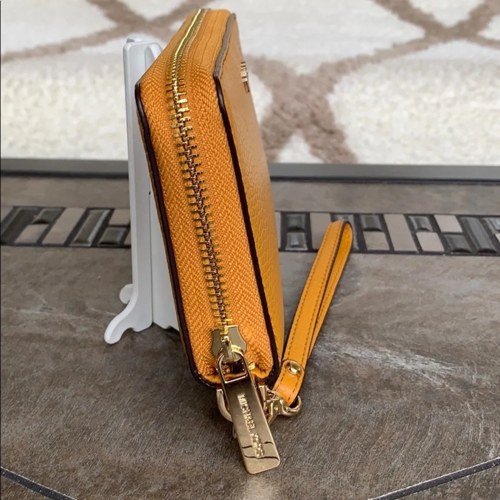 MICHAEL KORS JET SET TRAVEL LG FLAT MF PHN CASE